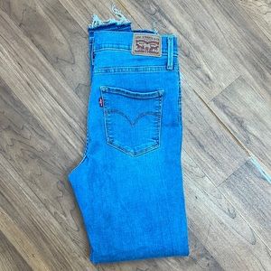 Women’s Levi’s jeans